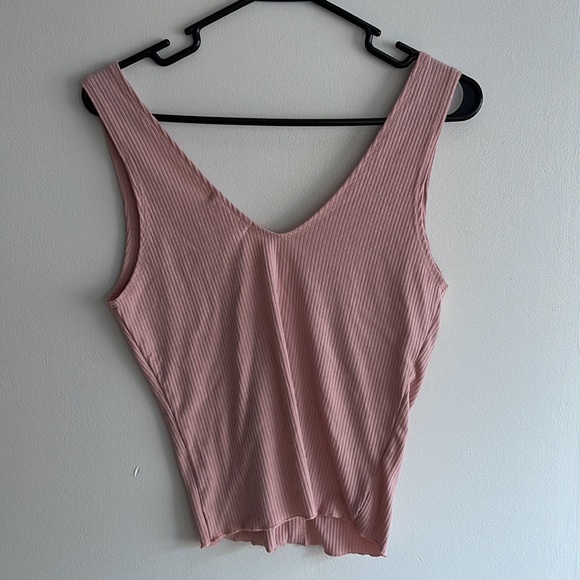 Deep V Button Tank - Picture 2 of 2